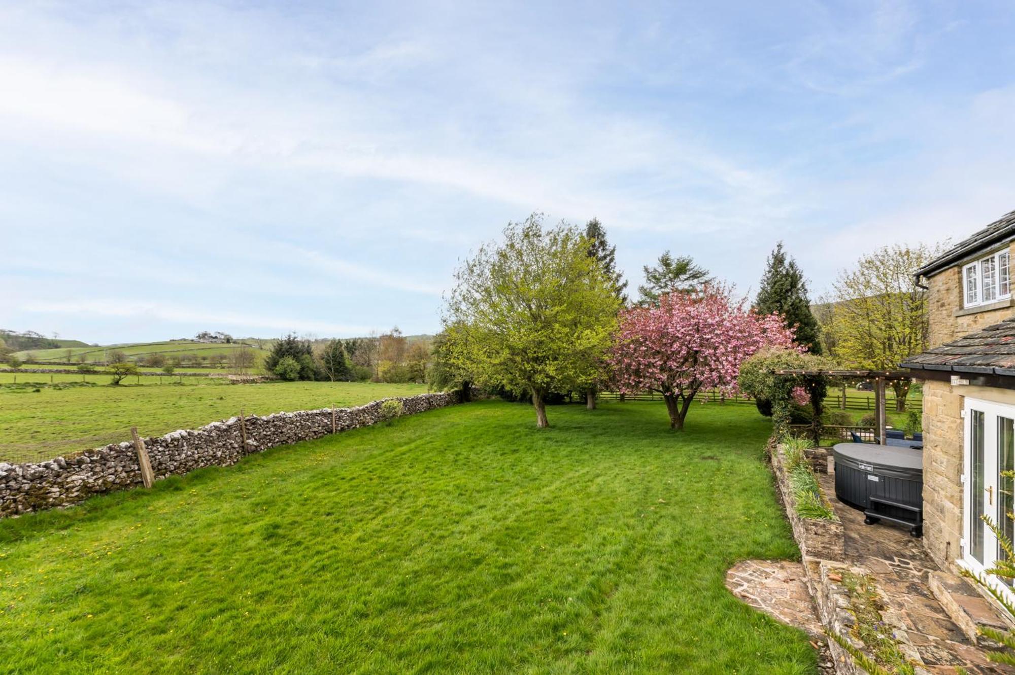 Central Malham Wellbeing Escape With Hot Tub Sleeps 8 エクステリア 写真