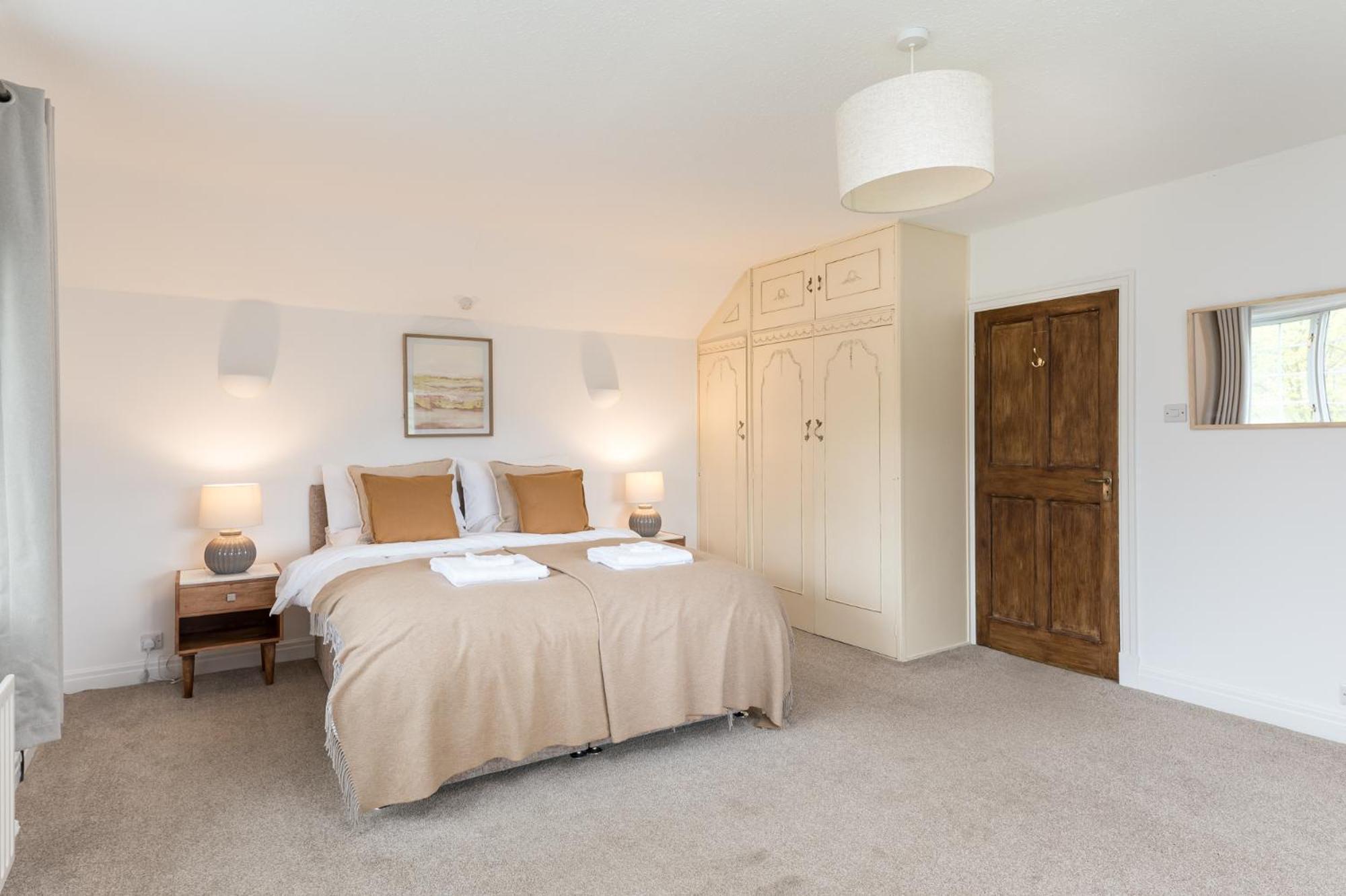 Central Malham Wellbeing Escape With Hot Tub Sleeps 8 エクステリア 写真