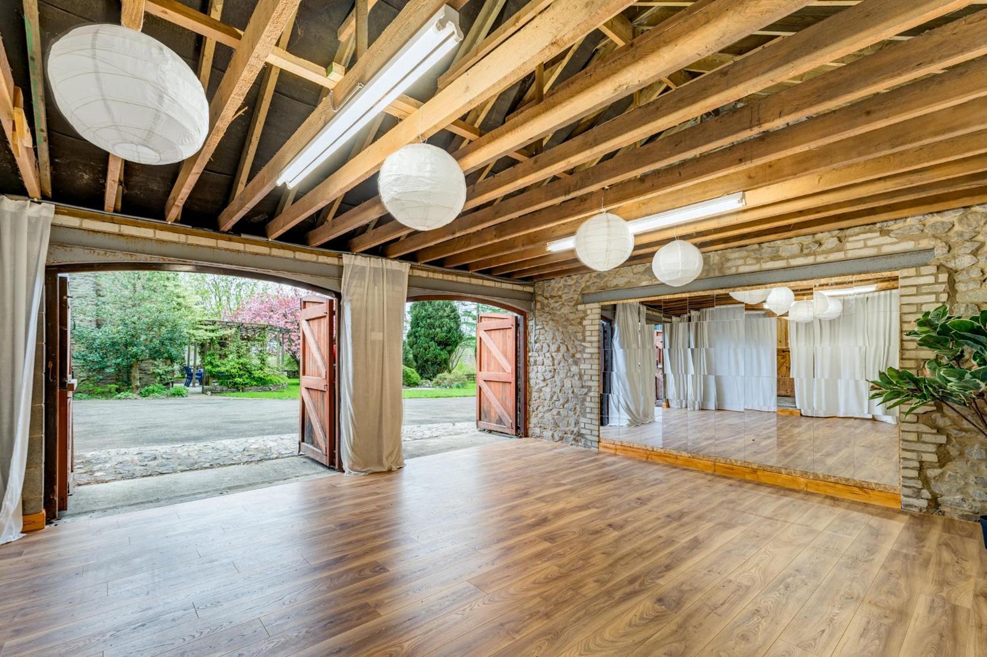 Central Malham Wellbeing Escape With Hot Tub Sleeps 8 エクステリア 写真