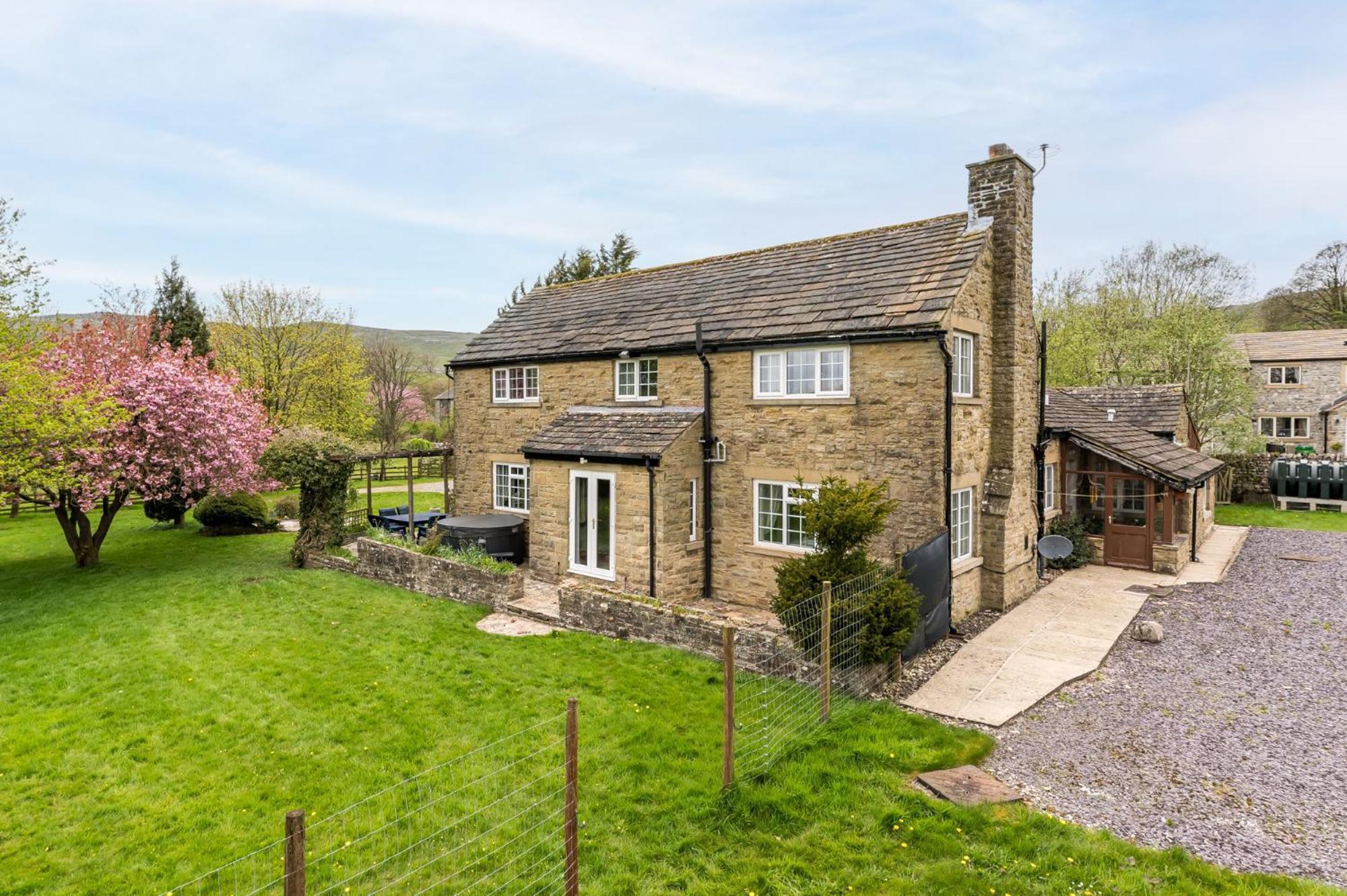 Central Malham Wellbeing Escape With Hot Tub Sleeps 8 エクステリア 写真