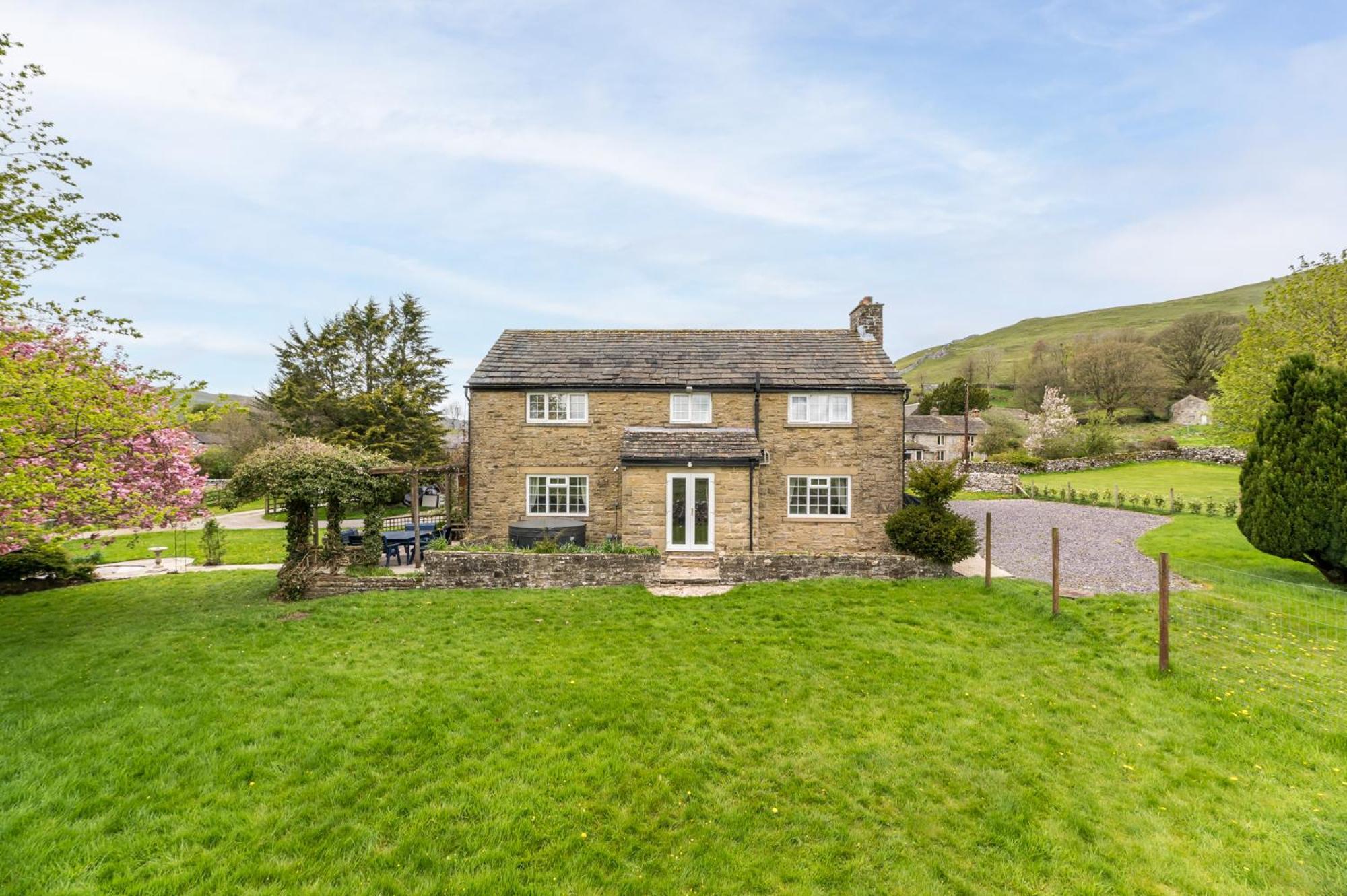 Central Malham Wellbeing Escape With Hot Tub Sleeps 8 エクステリア 写真