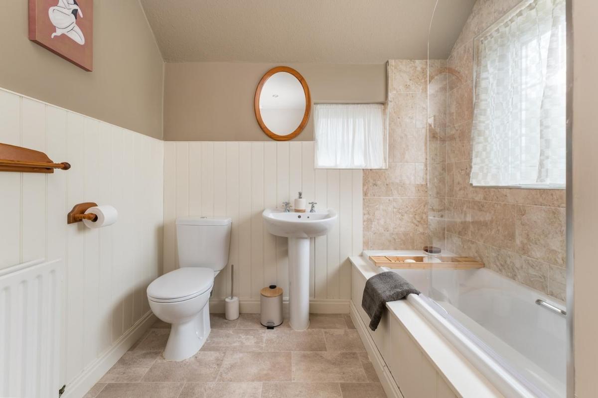 Central Malham Wellbeing Escape With Hot Tub Sleeps 8 エクステリア 写真