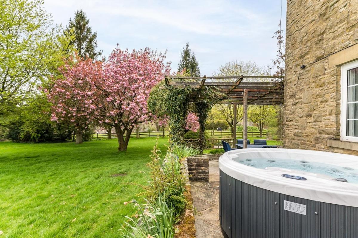 Central Malham Wellbeing Escape With Hot Tub Sleeps 8 エクステリア 写真
